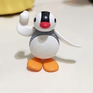 Pingu Throwing A Snowball Magnet Figurine